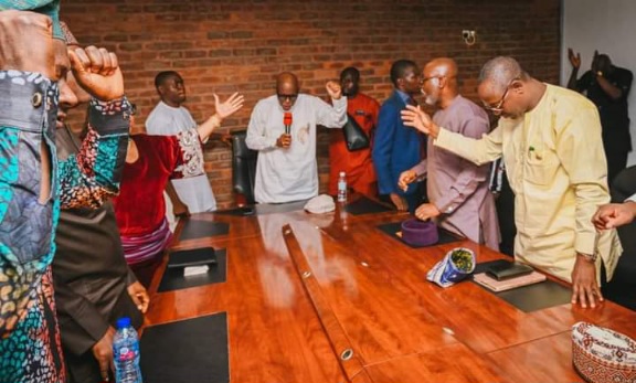 Akeredolu with state assembly members