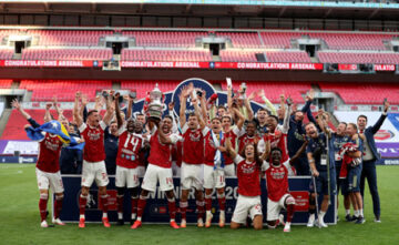 Arsenal lifts the FA CUP