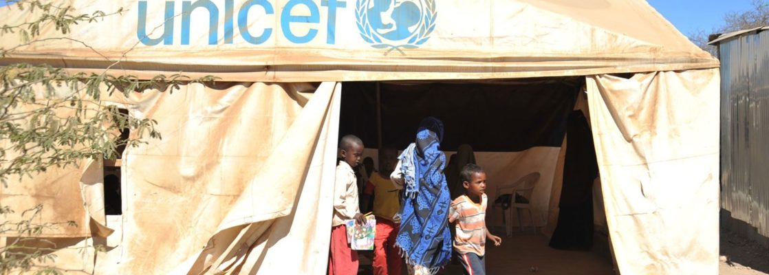 Refugees-tent-school-UNICEF-Somalia-Hargeysa