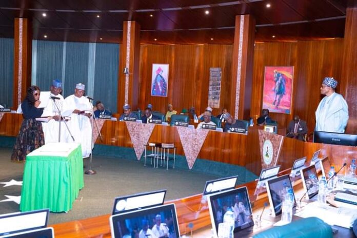 Buhari Swears In Seven ICPC Board Members (PHOTOS) Buhari Swears In Seven ICPC Board Members (PHOTOS)