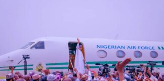 Buhari, wife arrive in Daura (Photo)