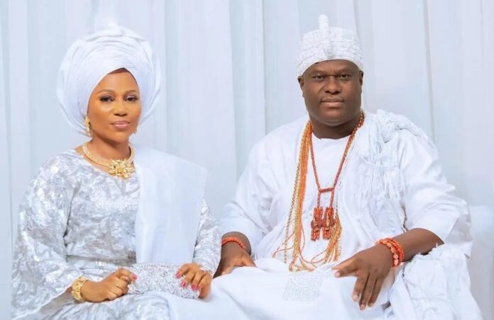 Ooni of Ife unveils new wife, Olori Akinmuda (Photos) Ooni of Ife unveils new wife, Olori Akinmuda (Photos)