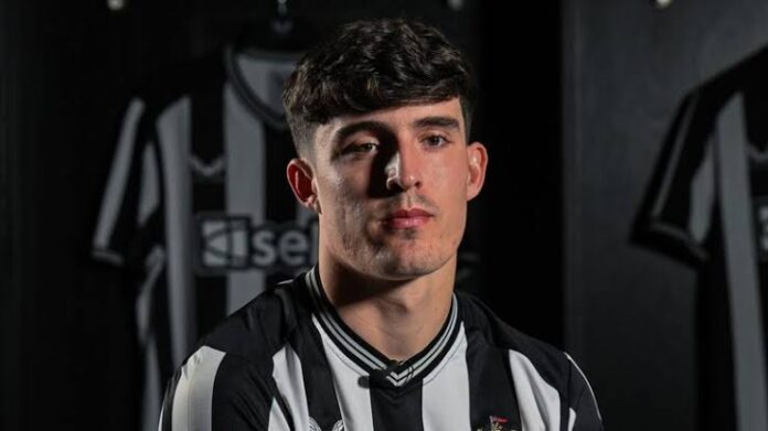 Newcastle United announces the signing of English full-back Tino Livramento