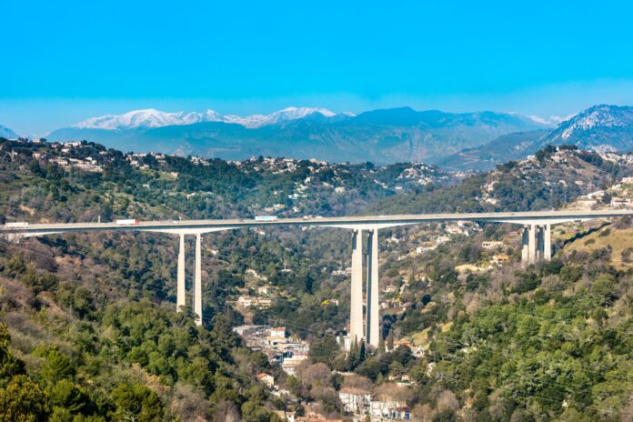 Just In: Nice footballer threatens to commit suicide after girlfriend ended relationship with him Just In: Nice footballer threatens to commit suicide after girlfriend ended relationship with him