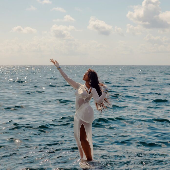 Tems elucidates to netizens her relationship with ‘Jesus’ as she is compared to river goddess, Yemoja in new photo Tems