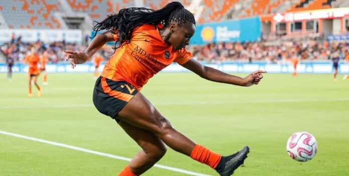 Michelle Alozie sent off in Houston Dash narrow defeat Michelle Alozie sent off in Houston Dash narrow defeat