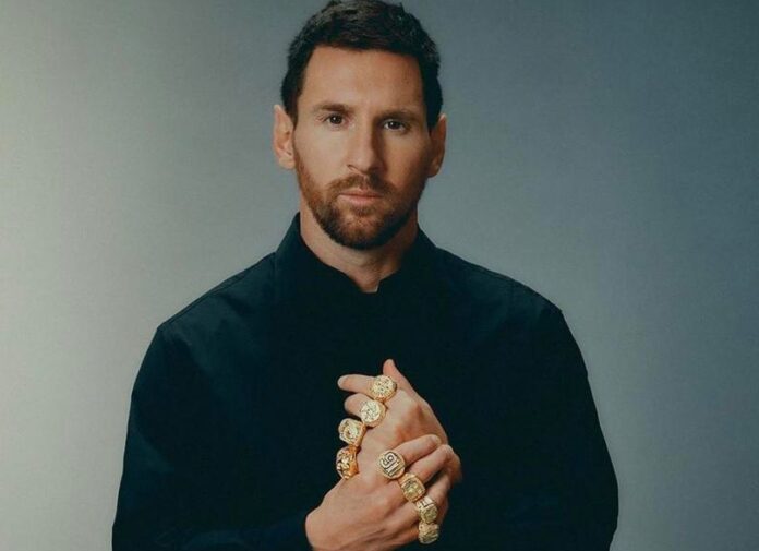 Lionel Messi presented 8 gold rings after winning 8th Ballon d’Or award
