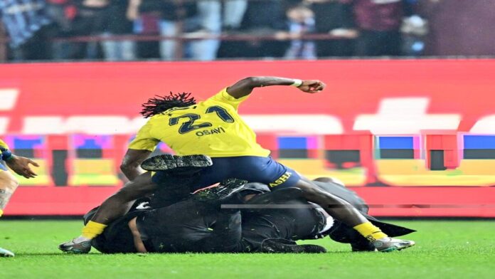 Bright Osayi-Samuel attacked by pitch invader in Turkey Bright Osayi-Samuel attacked by pitch invader in Turkey