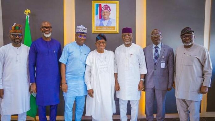 Aiyedatiwa meets with Oyetola, discuss Ondo’s interest in Blue Economy Aiyedatiwa meets with Oyetola, discuss Ondo’s interest in Blue Economy