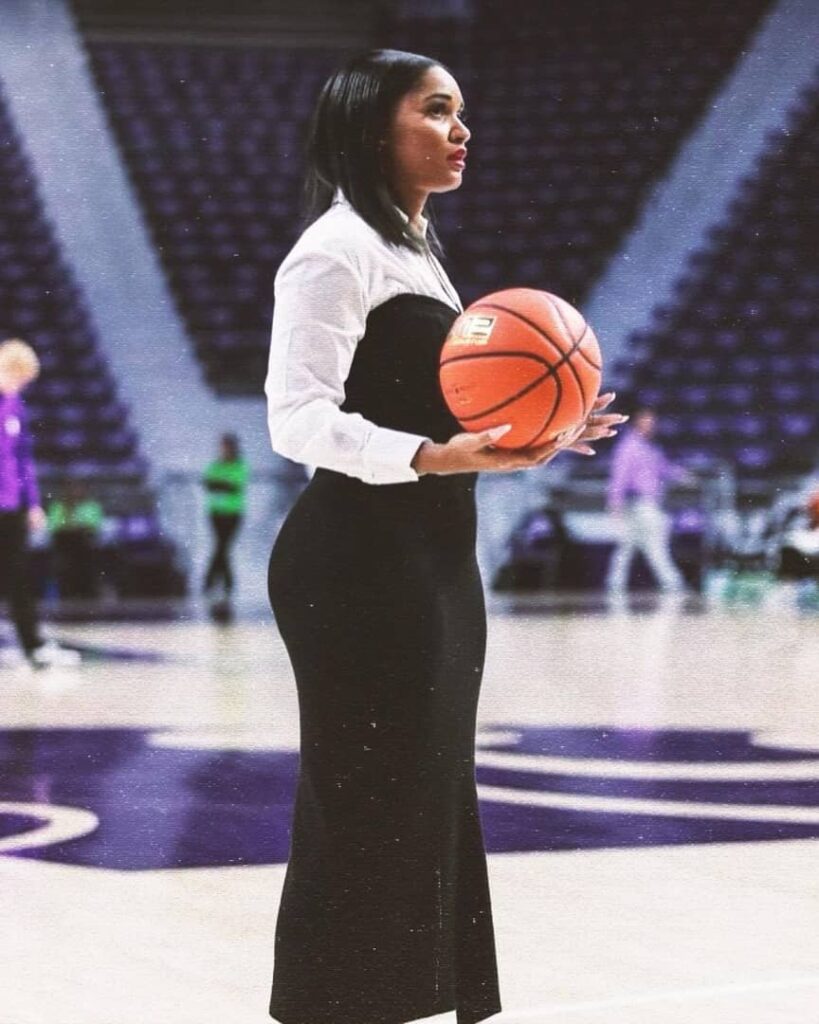 The former assistant coach rocks a black and white outfit 
Credit:- Sydney Carter|Instagram