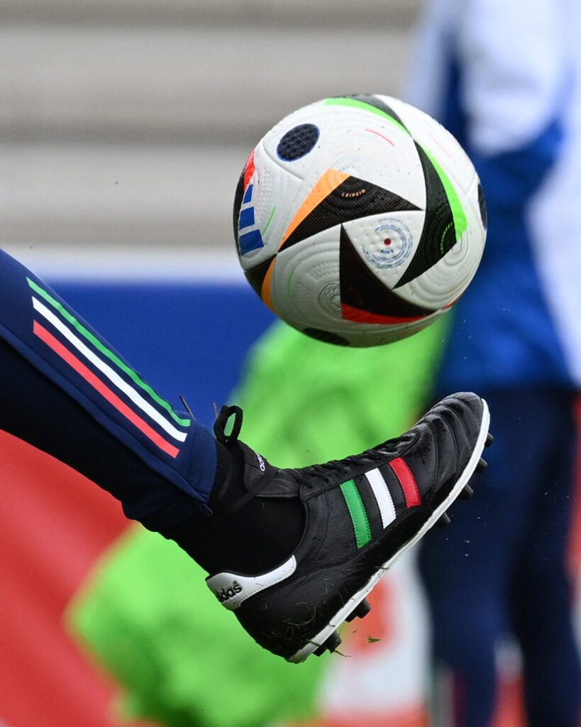 Italian player wearing a customized pair of shoe (Photo Credit: UEFA/X)