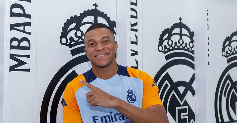 Mbappe in the Real Madrid locker room