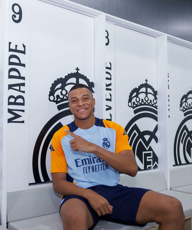 Mbappe in the Real Madrid locker room