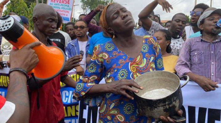 Photo of woman holding an empty pot to depict poverty (Photo Credit: @Belikebaddy/X)