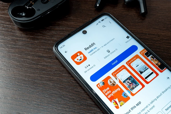 Reddit introduces a new feature allowing users to translate posts and comments