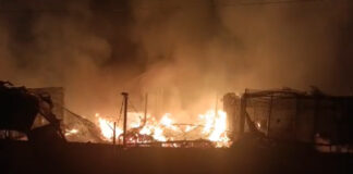 PHOTOS: Early morning fire guts market in Trademore Estate, Abuja Fire-razes-Abuja-Estate-market