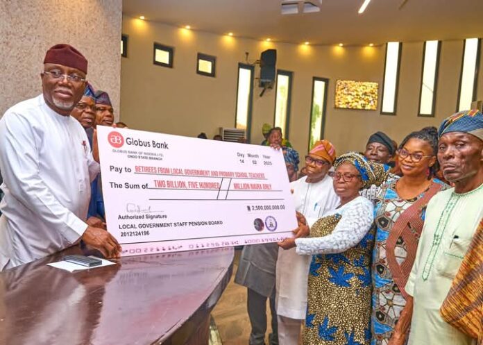 Governor Lucky Aiyedatiwa presenting the cheque (PHOTO CREDIT: Facebook)