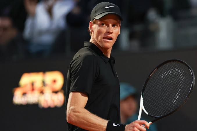 Jannik Sinner zooms into the Italian Open round of 16 where he'll face 17th seed Francisco Cerundolo.