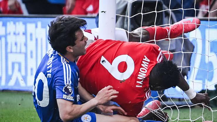 Taiwo Awoniyi clashed with the post while playing for Nottingham Forest against Leicester City