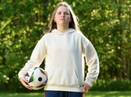 Teen footballer demands apology from FA after a disciplinary case over transgender comments was quashed.