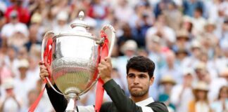 Alcaraz battles past Lehecka to retain Queen’s title in style Carlos Alcaraz defeated Jiri Lehecka to claim the 2025 Queen's Cup title for the second successive time.