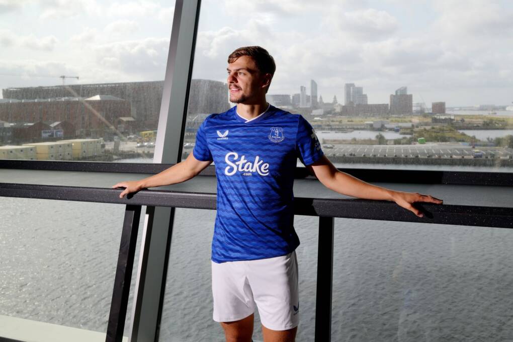 English midfielder Kiernan Dewsbury-Hall has left Chelsea and joined Everton Football Club.