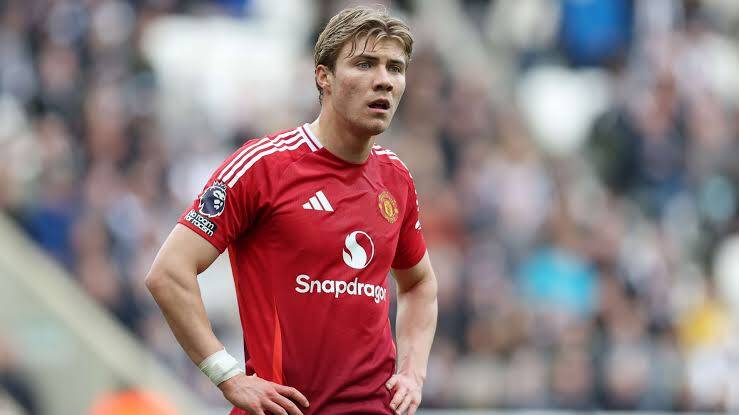 AC Milan have shown interest in signing Rasmus Højlund from Manchester United.