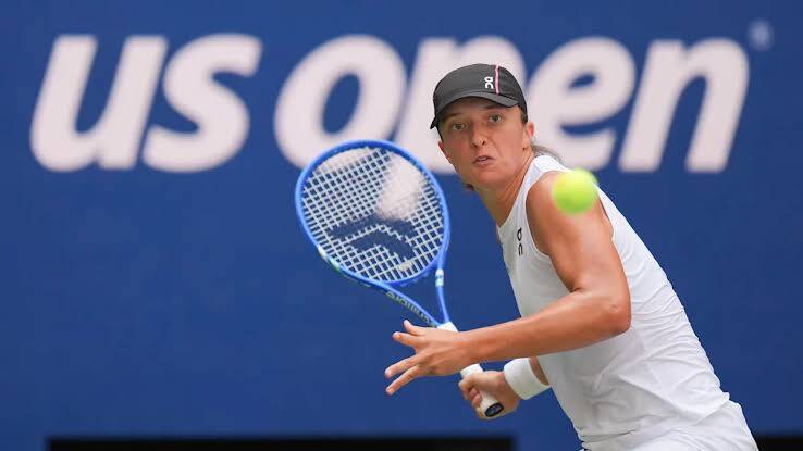 Iga Swiatek has advanced to the third round of the 2025 US Open after defeating Suzan Lamens.