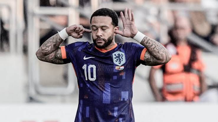 Memphis Depay nets twice to surpass Robin van Persie as the Netherlands’ all-time leading scorer, as Oranje seal a 3-2 win over Lithuania.