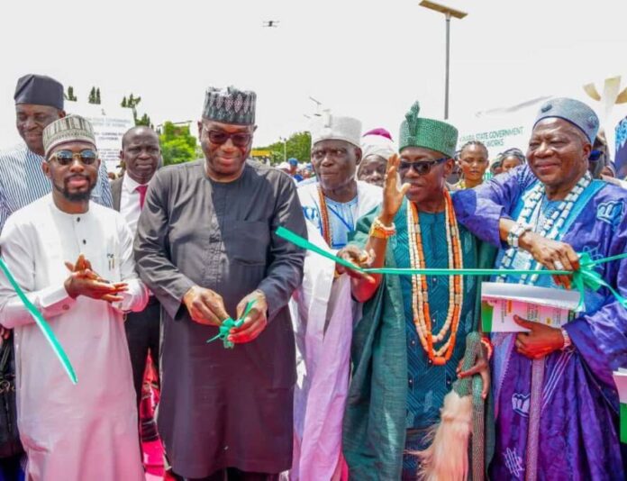 AbdulRazaq flags off key road project, joins Umahi to inspect major federal highway AbdulRazaq flags off key road project, joins Umahi to inspect major federal highway