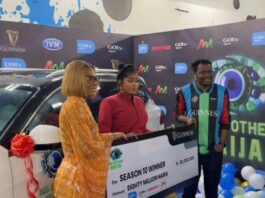Big Brother Naija Season 10 winner, Imisi Ayanwale and brand sponsors presenting her prize on Tuesday…Credit: DSTV