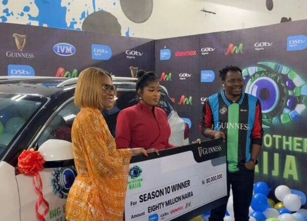 Big Brother Naija Season 10 winner, Imisi Ayanwale and brand sponsors presenting her prize on Tuesday…Credit: DSTV