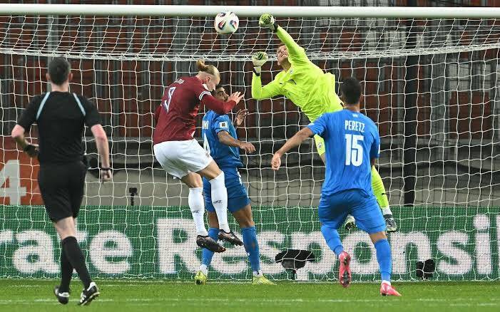 Haaland and Sorloth hit doubles as Norway move to the verge of their first World Cup since 1998 after a dominant win over Estonia.