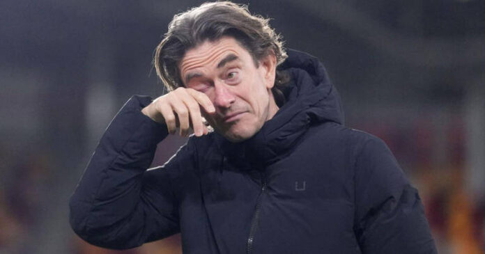 AA1Tqe1T Thomas Frank was captured drinking from an Arsenal-branded cup during Tottenham's away loss to Bournemouth, which has gotten Spurs fans furious. (Image source: MSN)