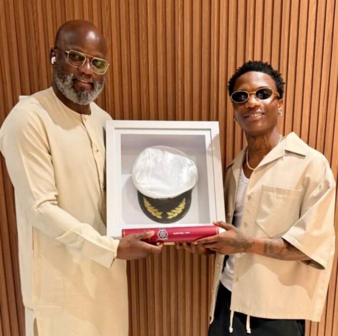 Wizkid receives honorary membership into Lagos Motor Boat Club