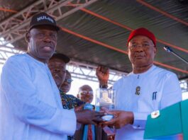 Hope Uzodimma receiving the award