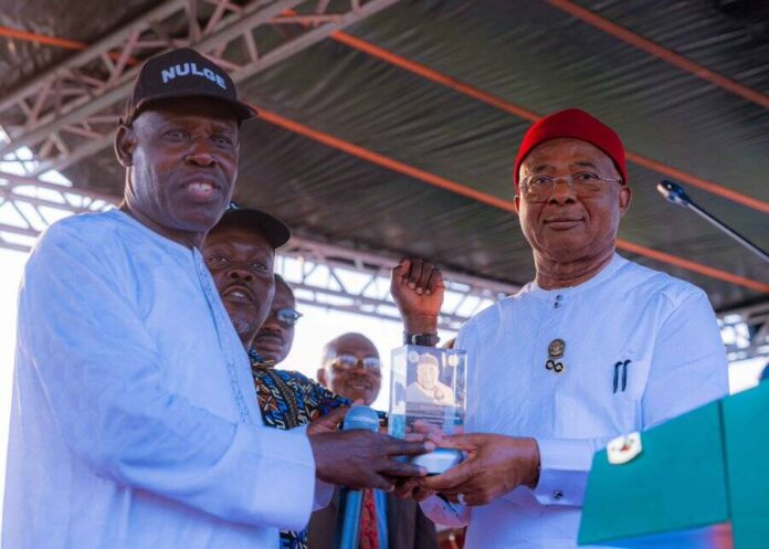 Hope Uzodimma receiving the award