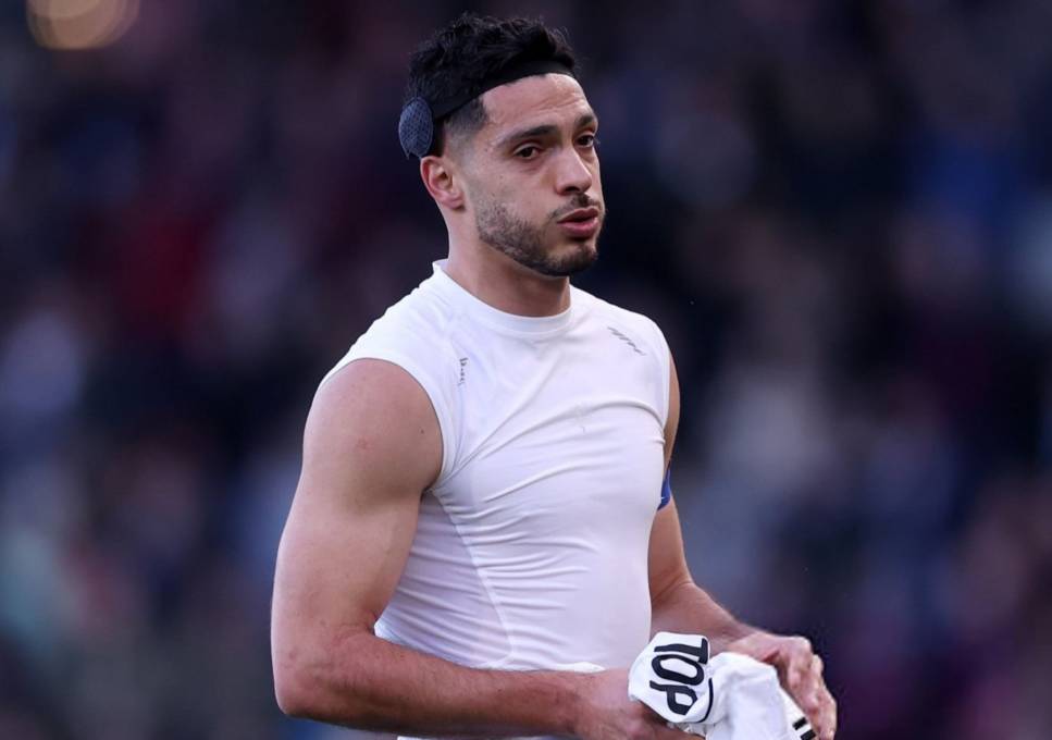 Mexican striker Raúl Jiménez dedicates goal to late father.