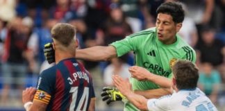 Zaragoza keeper punches player hard in the face after red card, faces heavy ban Zaragoza goalkeeper Andrada punches opponent in the face after being red-carded
