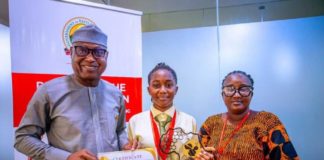 Oyebanji rewards African Spelling Bee champion with ₦8m, China trip Biodun Oyebanji, Adeolu Oluwadamilola and her mother