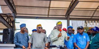Insecurity: Makinde meets protesting students, teachers over Oriire abduction Seyi Makinde and the protesters