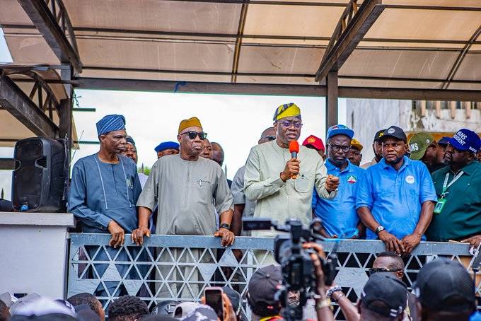 Seyi Makinde and the protesters Seyi Makinde and the protesters