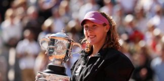 Andreeva storms to French Open glory as Chwalinska’s fairytale falls just short Mirra Andreeva, 19, wins French Open title after defeating Maja Chwalinska