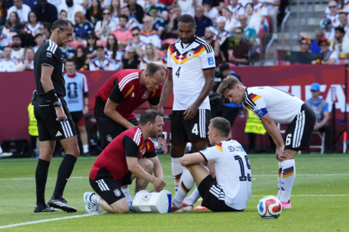 Schlotterbeck’s World Cup dream shattered by devastating ankle injury Germany lose Nico Schlotterbeck to injury for months (Image source: AS USA - Diario AS)
