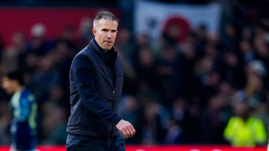 Feyenoord axe Van Persie despite Champions League return 1 feyenoord coach van persie dankt advocaat voor tips na gelijkspel in klassieker