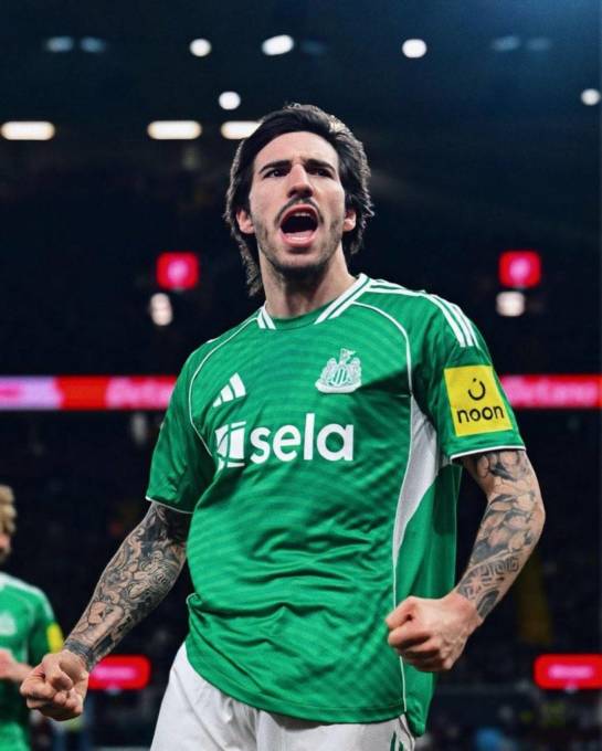 United Squad Rebuild: INEOS prepare multi-million pound Sandro Tonali swoop Midfield Trade War: Manchester United Test Newcastle Resolve With Sandro Tonali Offer