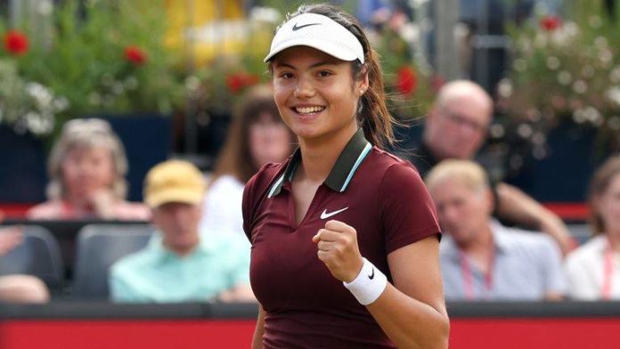 Raducanu cruises to dominant Queen’s win, boosting Wimbledon hopes Emma Raducanu dominates at Queen’s, ending her win drought and boosting Wimbledon hopes (Image source: Sky Sports)