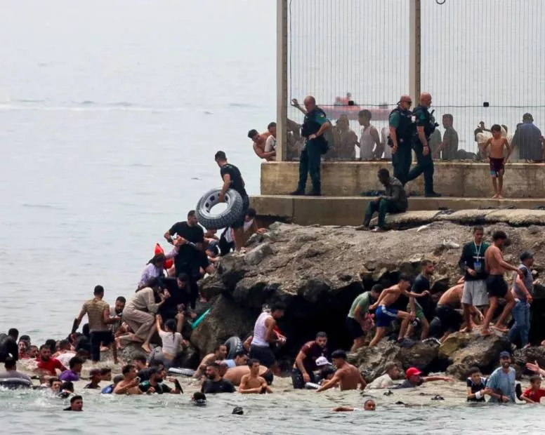 Spain tightens security after thousands of Moroccan migrants cross into Ceuta 1 image 61