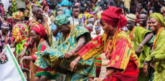 The Yoruba elite are dancing while Jebba is calling Yoruba people at an occasion (Credit_ Guardian Newspaper)